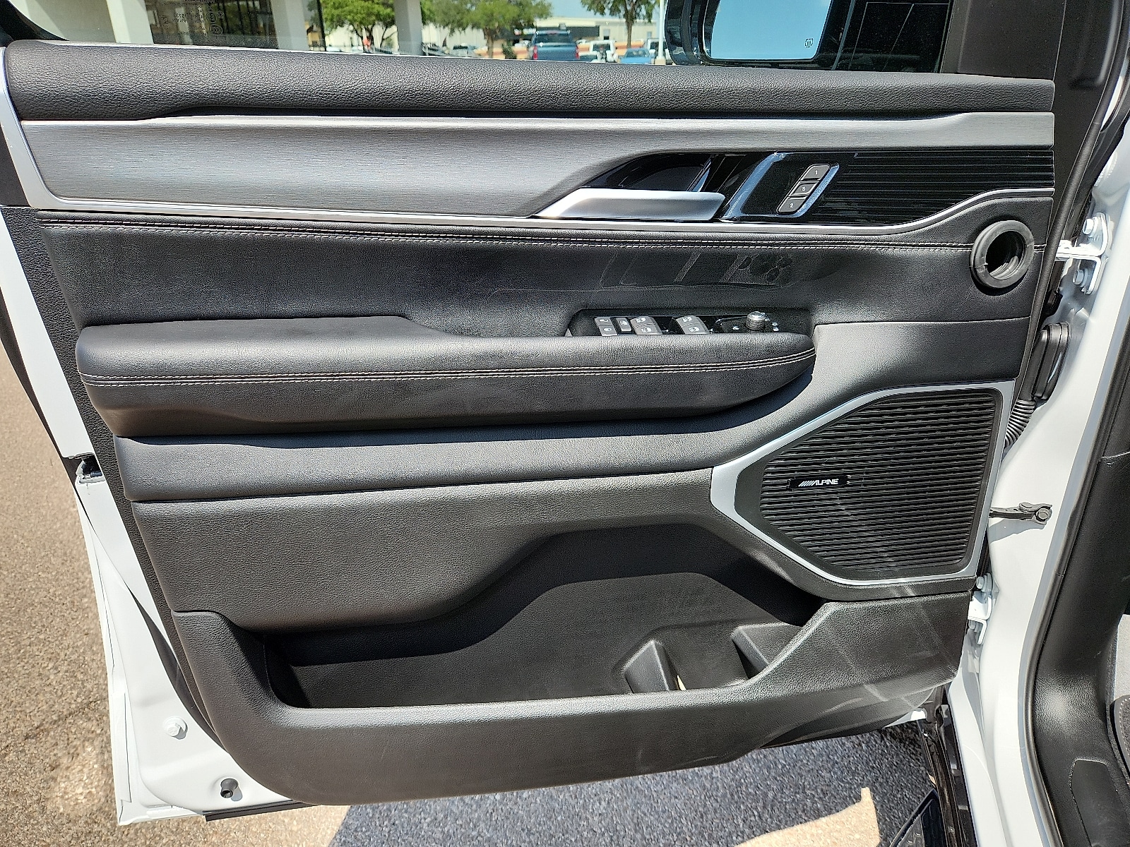 2025 Jeep Wagoneer Series II - Photo 11
