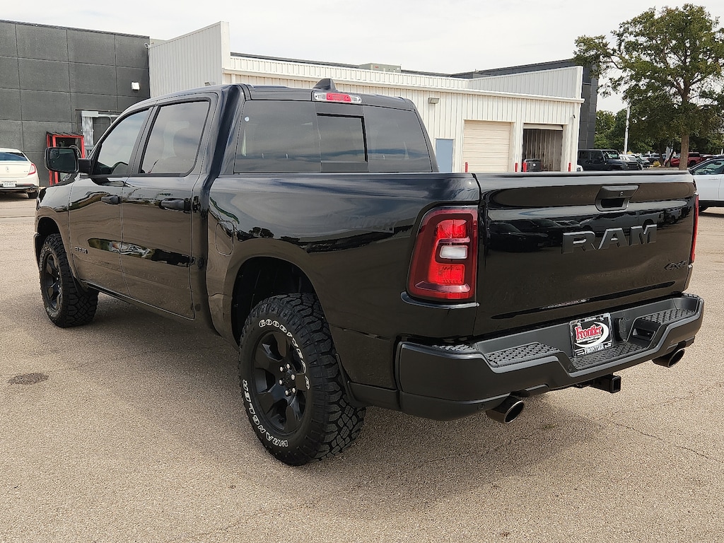 New 2026 Ram 1500 WARLOCK CREW CAB 4X4 5'7 BOX Pickup