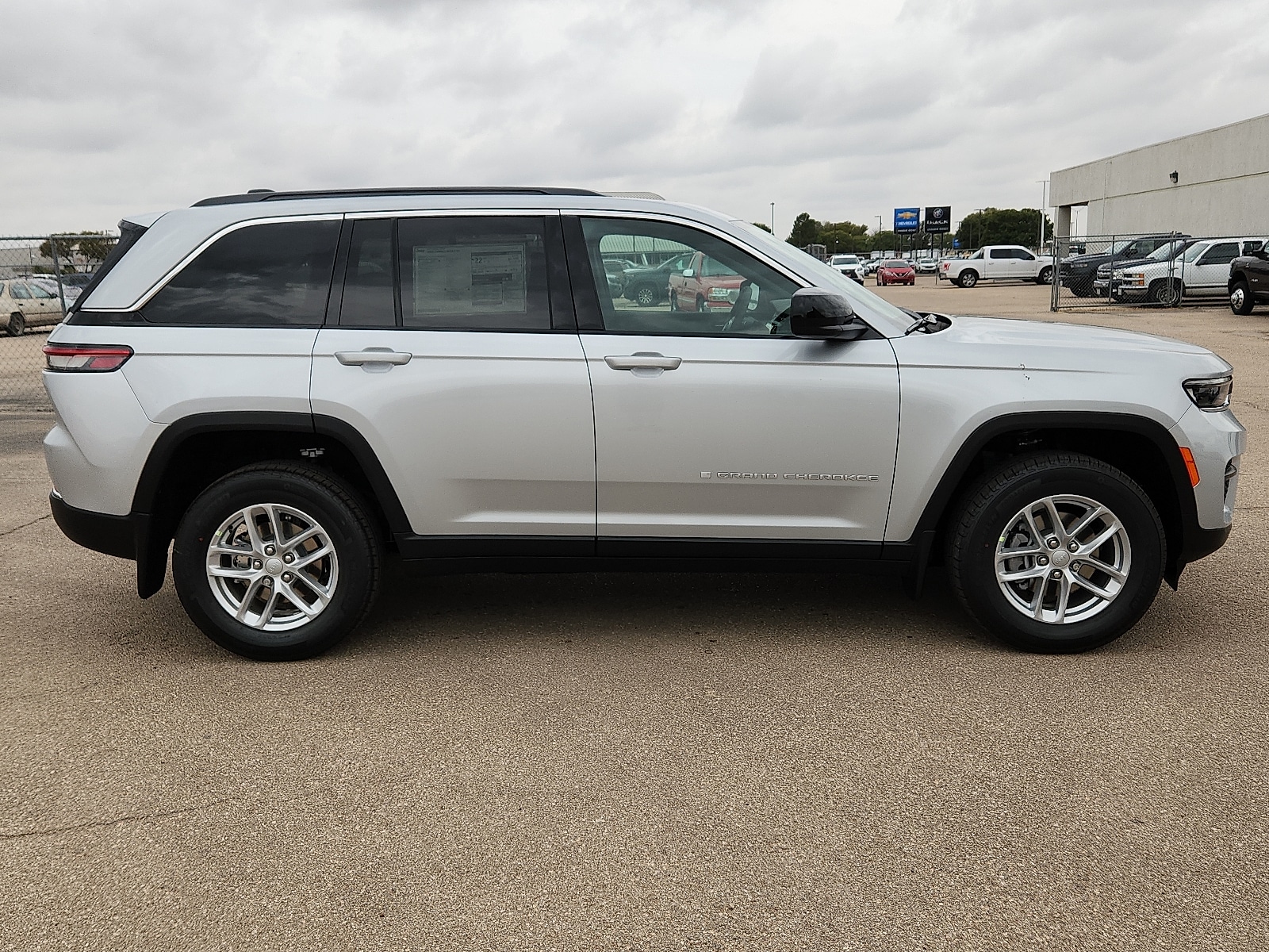 2025 Jeep Grand Cherokee Laredo