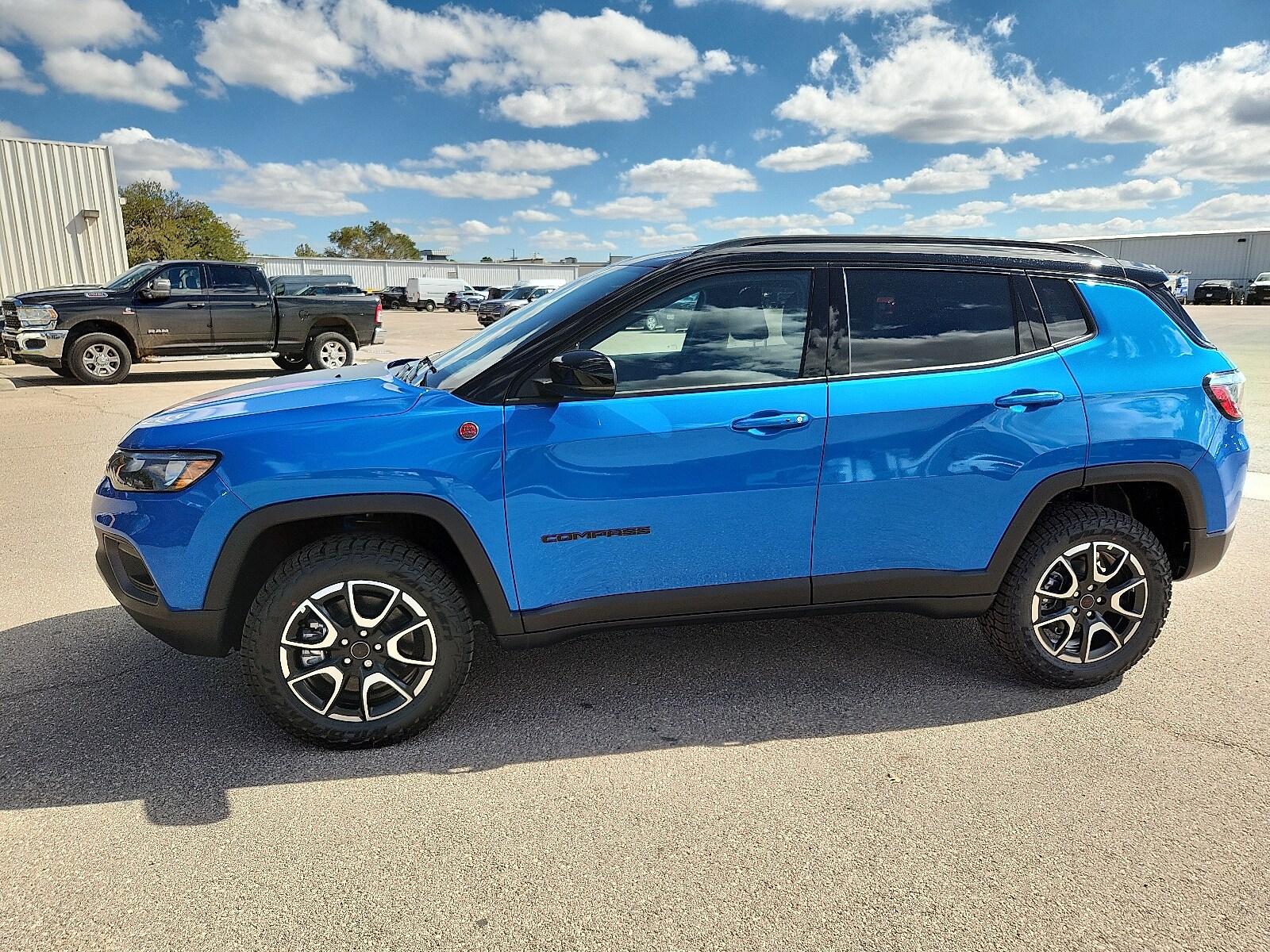 2026 Jeep Compass Trailhawk Sport photo 2