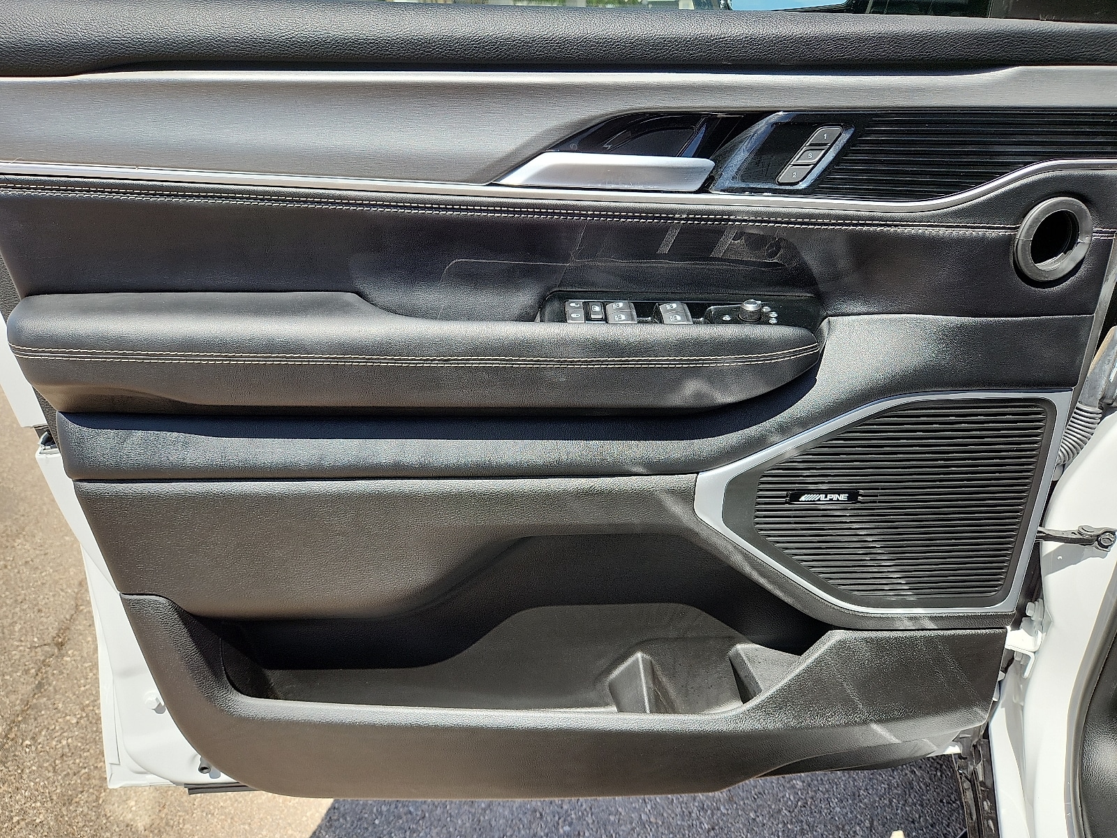 2025 Jeep Wagoneer Series II - Photo 11