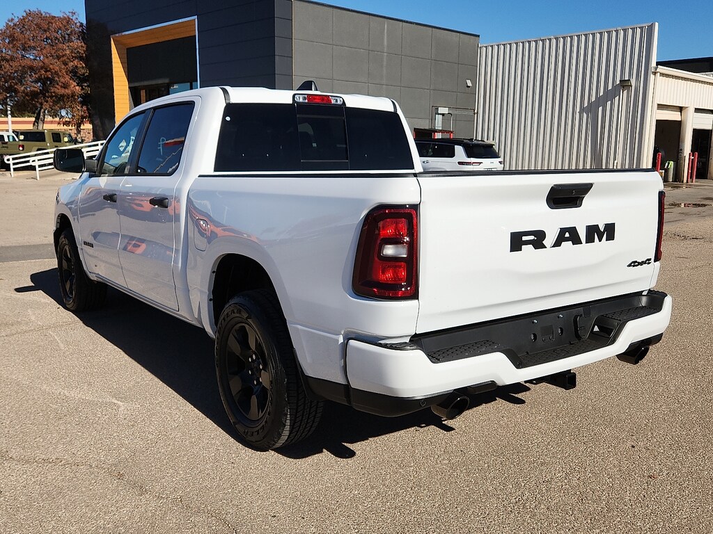 New 2026 Ram 1500 TRADESMAN CREW CAB 4X4 5'7 BOX Pickup