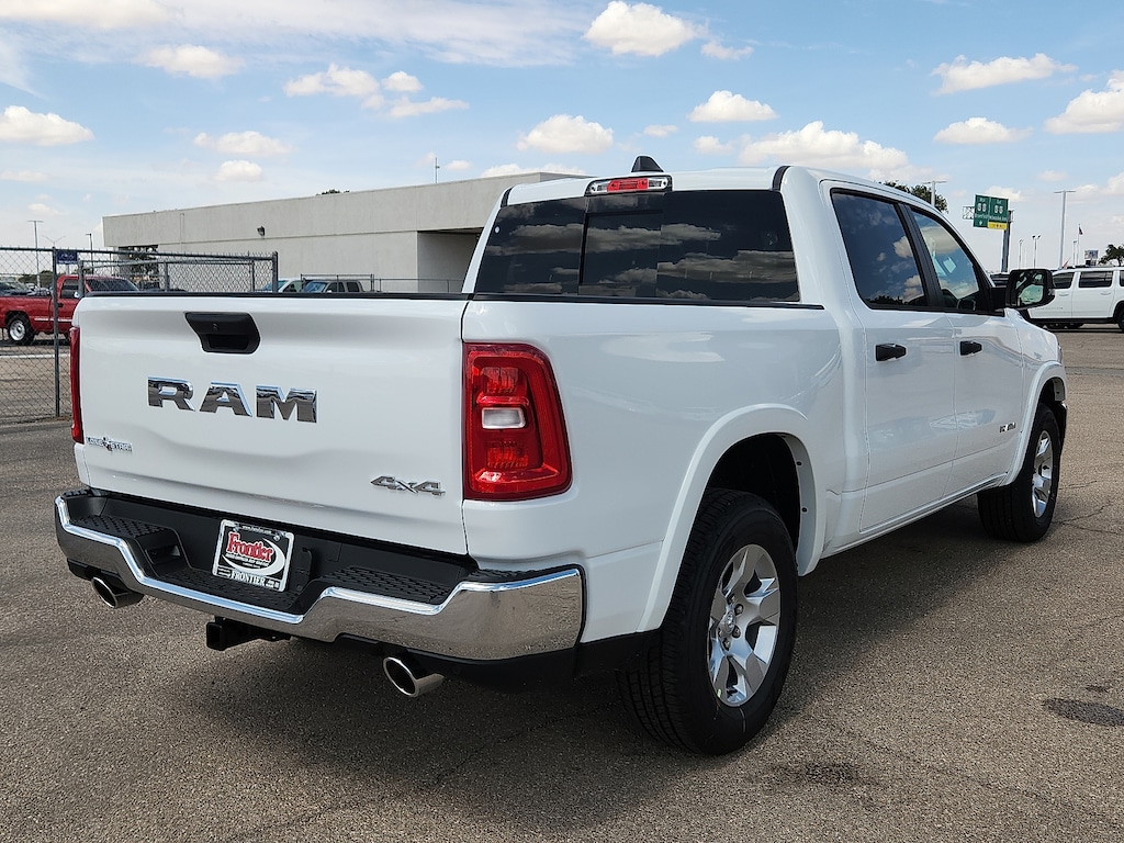 New 2026 Ram 1500 LONE STAR CREW CAB 4X4 5'7 BOX Pickup