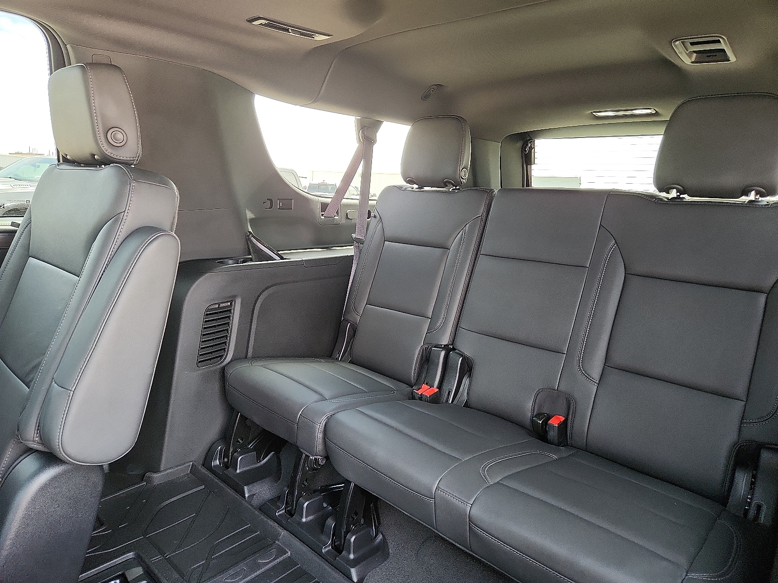 2024 Chevrolet Suburban Z71 - Photo 10