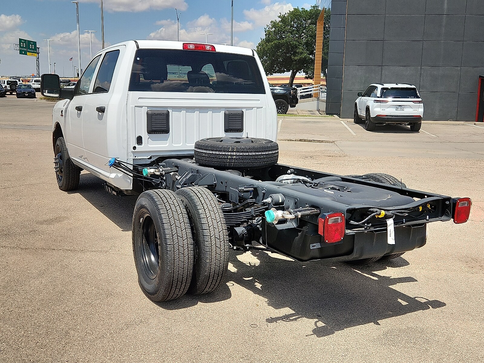 2025 Ram 3500 Tradesman photo 2