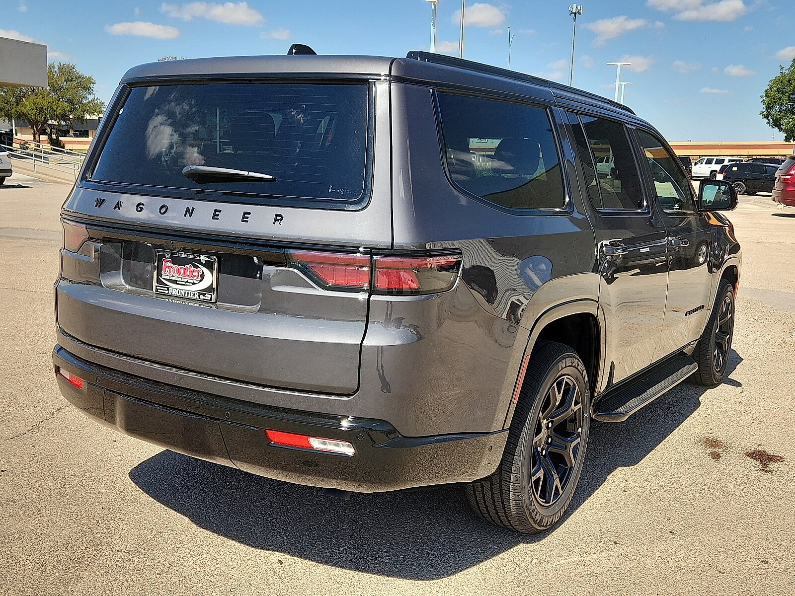 2025 Jeep Wagoneer Carbide photo 3
