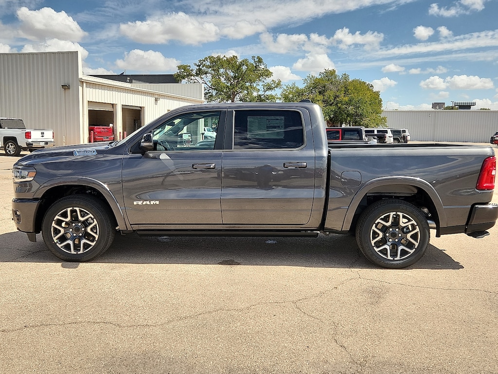 New 2027 Ram 1500 LARAMIE CREW CAB 4X4 5'7 BOX Pickup