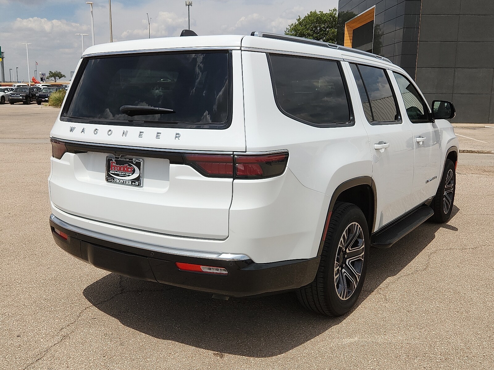 2024 Jeep Wagoneer Series II photo 3