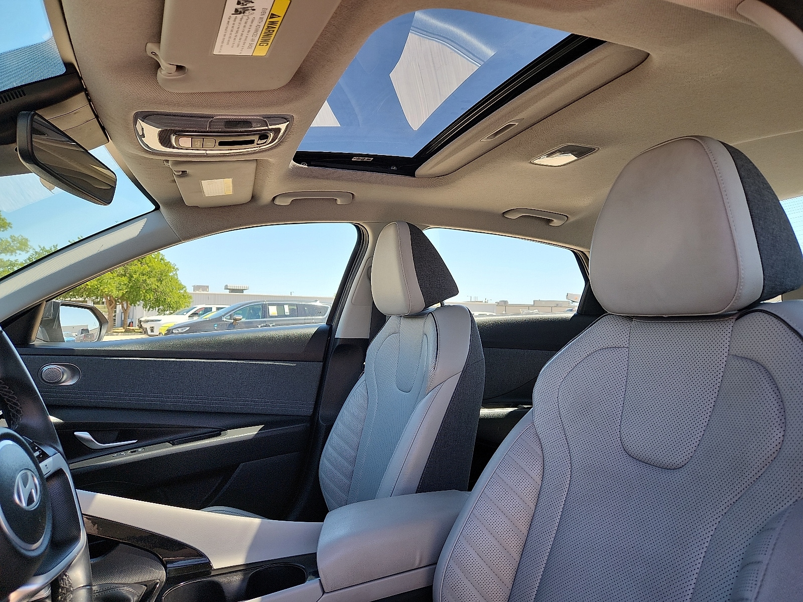 2024 Hyundai Elantra Limited - Photo 13