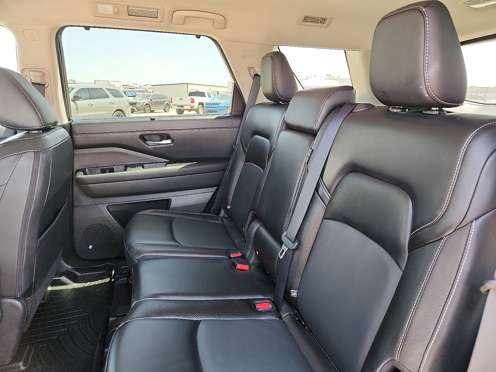 2023 Nissan Pathfinder SL - Photo 8
