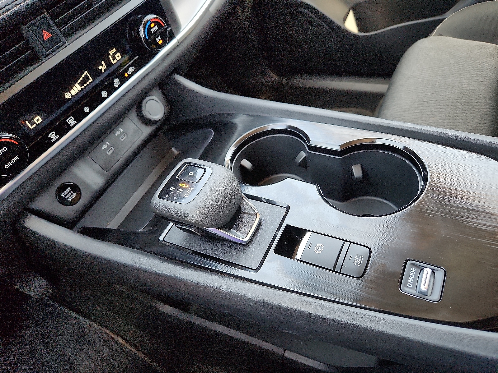 2025 Nissan Rogue SV - Photo 20
