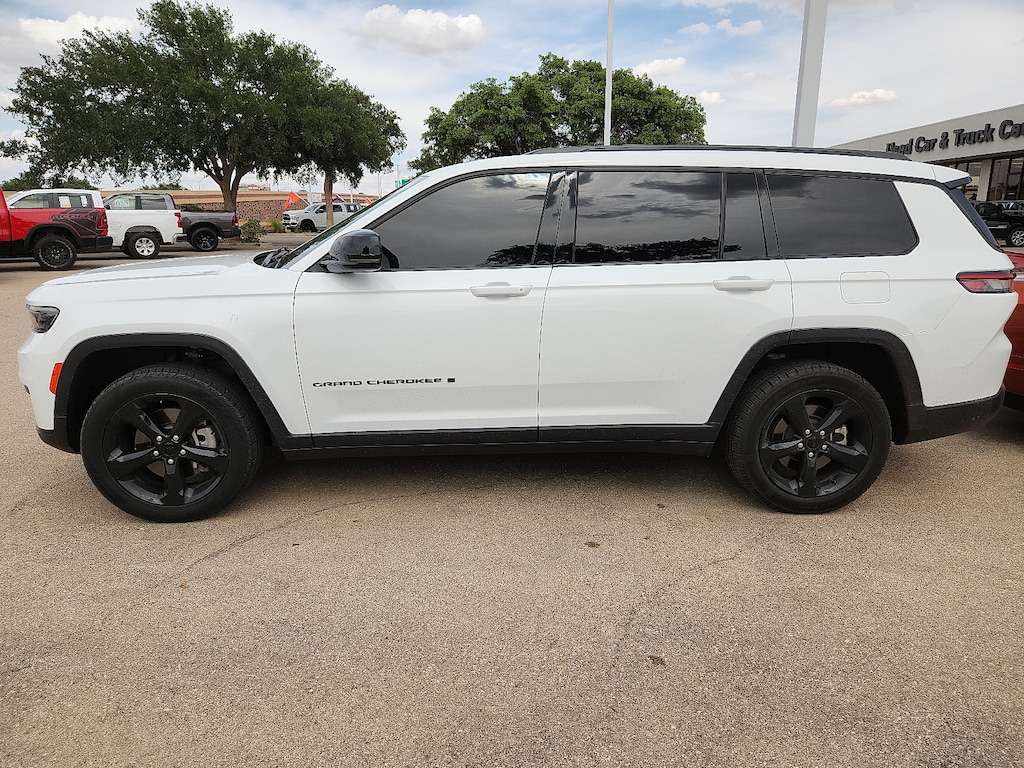 Used 2023 Jeep Grand Cherokee L Laredo SUV