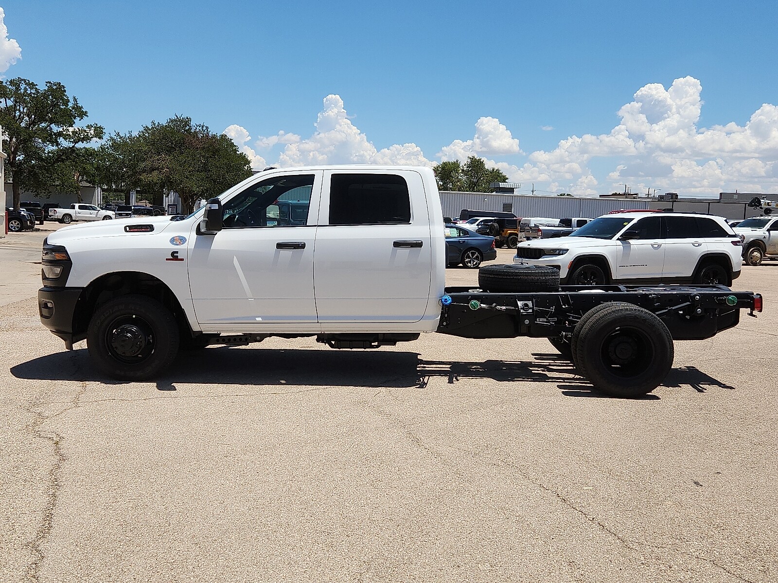 2025 Ram 3500 Tradesman photo 2