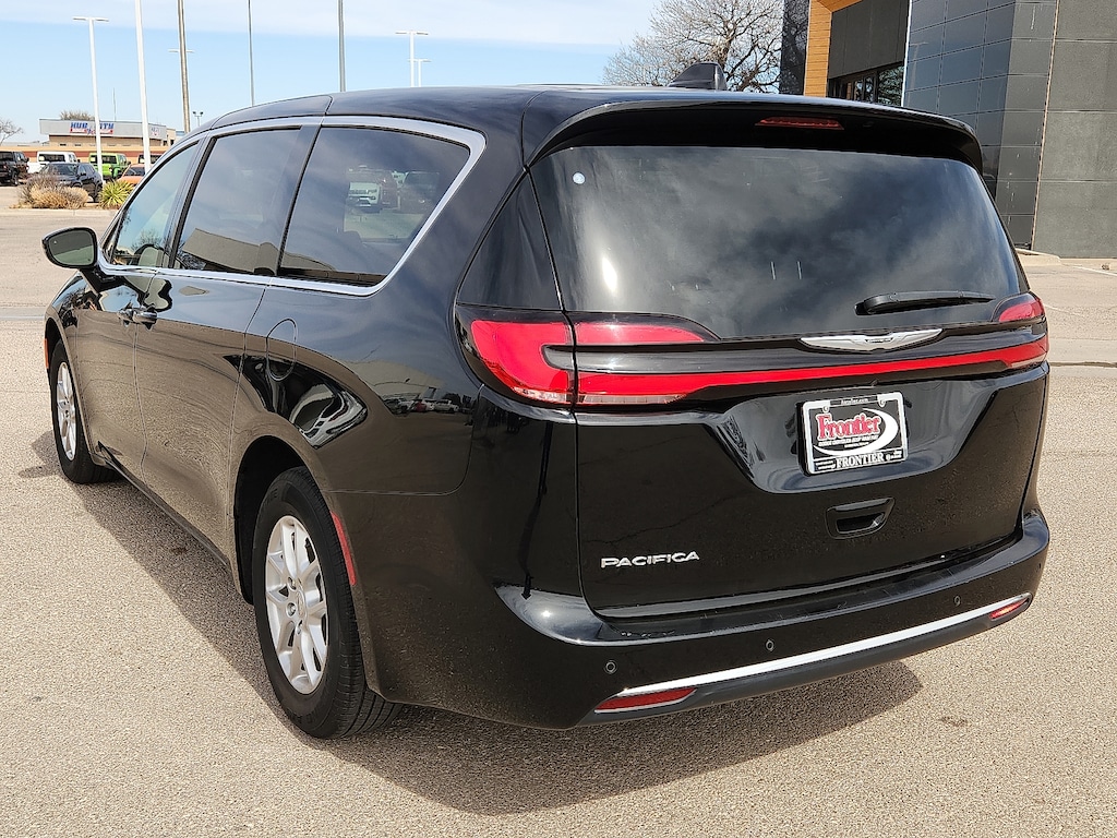 Used 2025 Chrysler Pacifica Select Van Passenger Van