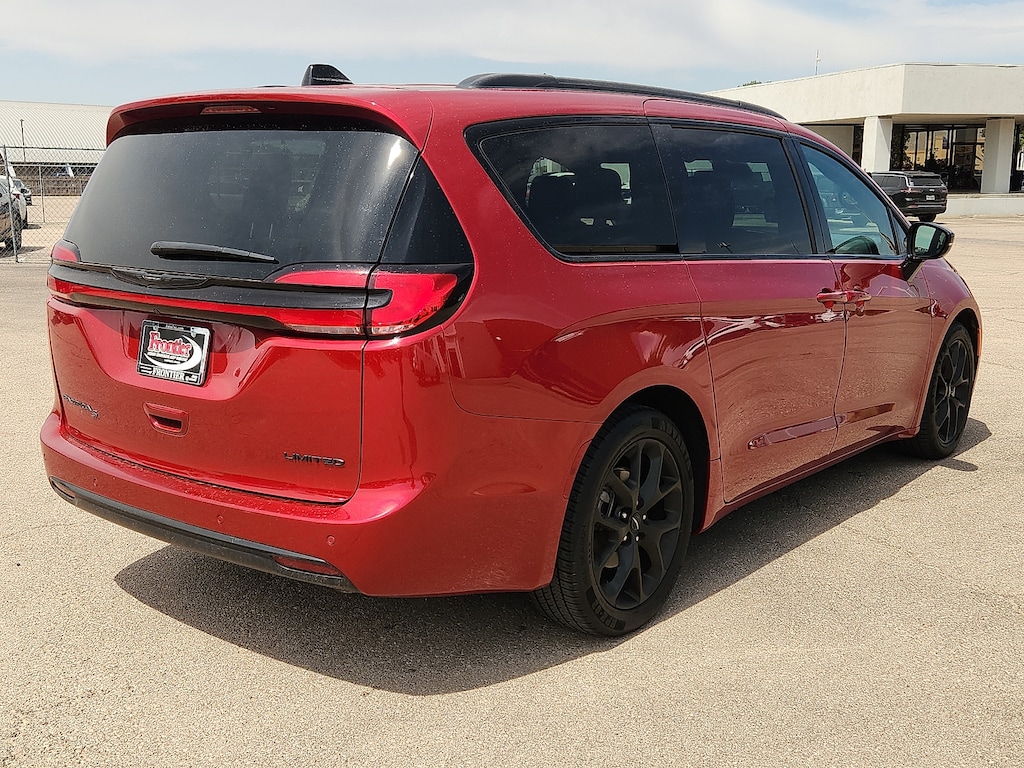Used 2025 Chrysler Pacifica Limited Van Passenger Van