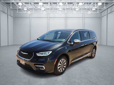 2023 Chrysler Pacifica Plug-In Hybrid Limited Van Passenger Van
