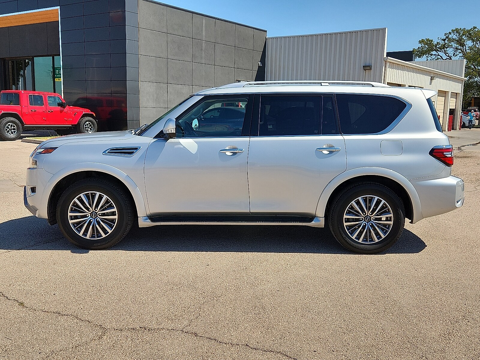 2024 Nissan Armada SL photo 2