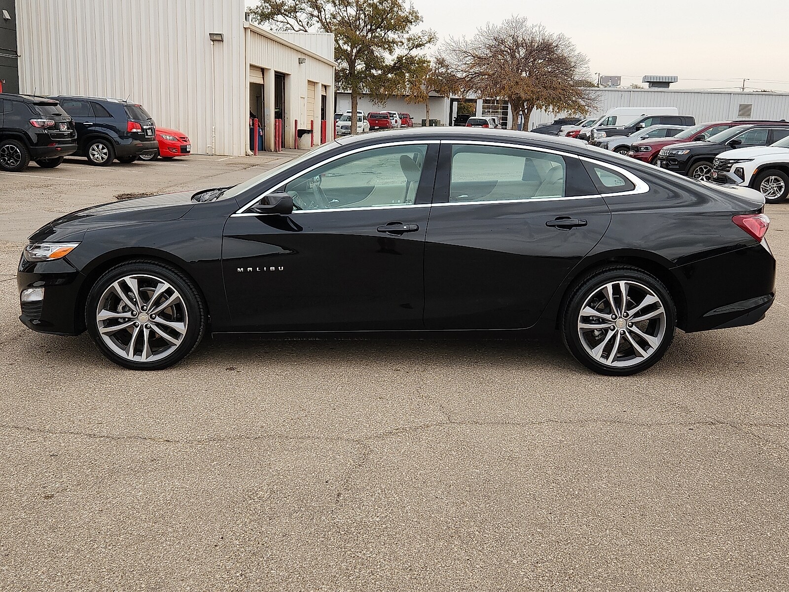 2024 Chevrolet Malibu Premier 2LT photo 2