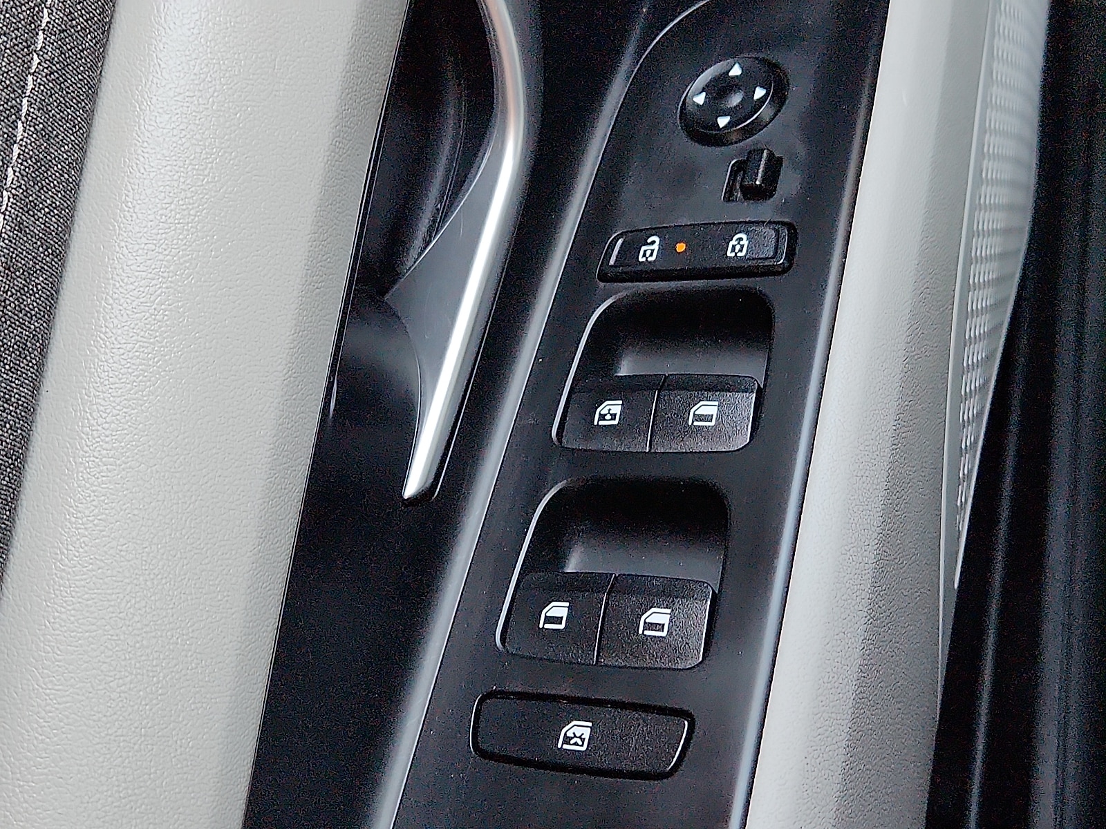 2024 Hyundai Elantra Limited - Photo 17