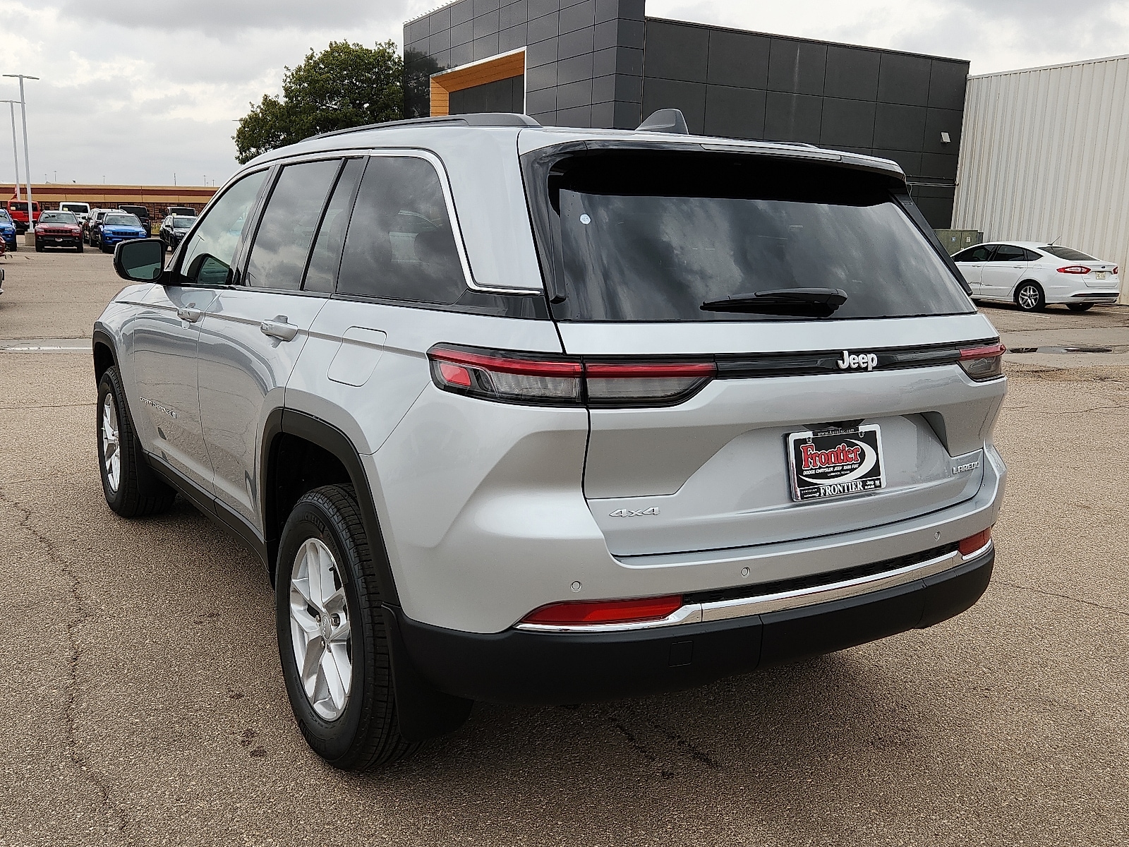 2025 Jeep Grand Cherokee Laredo