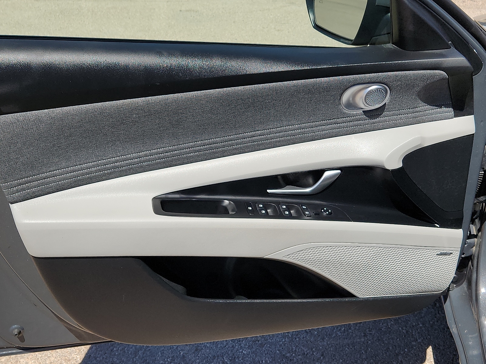 2024 Hyundai Elantra Limited - Photo 12