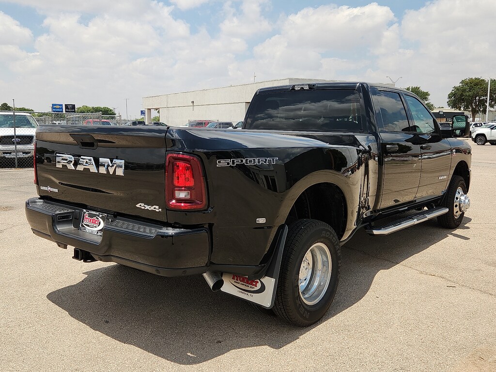 New 2026 Ram 3500 LONE STAR CREW CAB 4X4 8' BOX Pickup