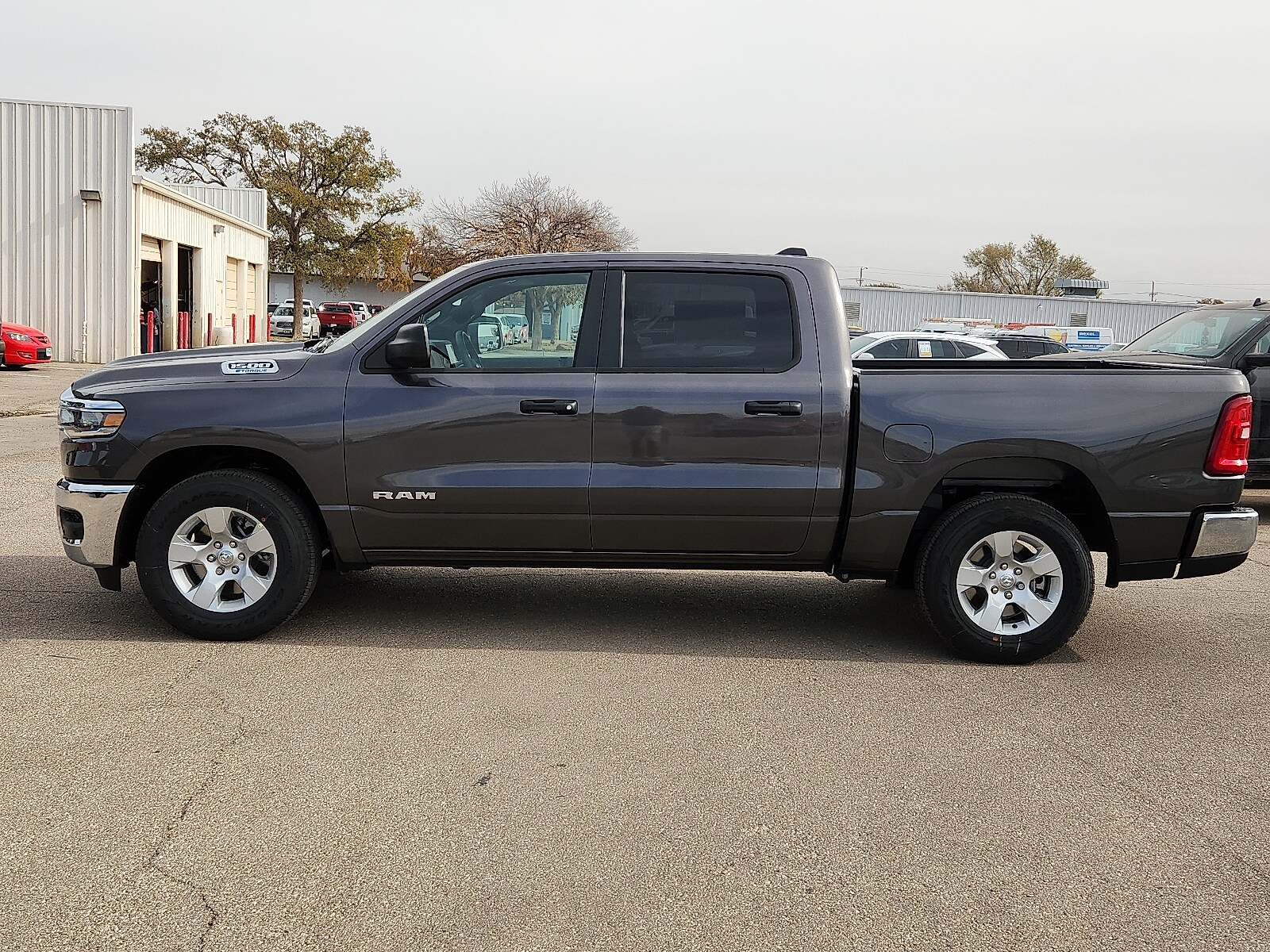 2025 Ram 1500 Tradesman photo 2