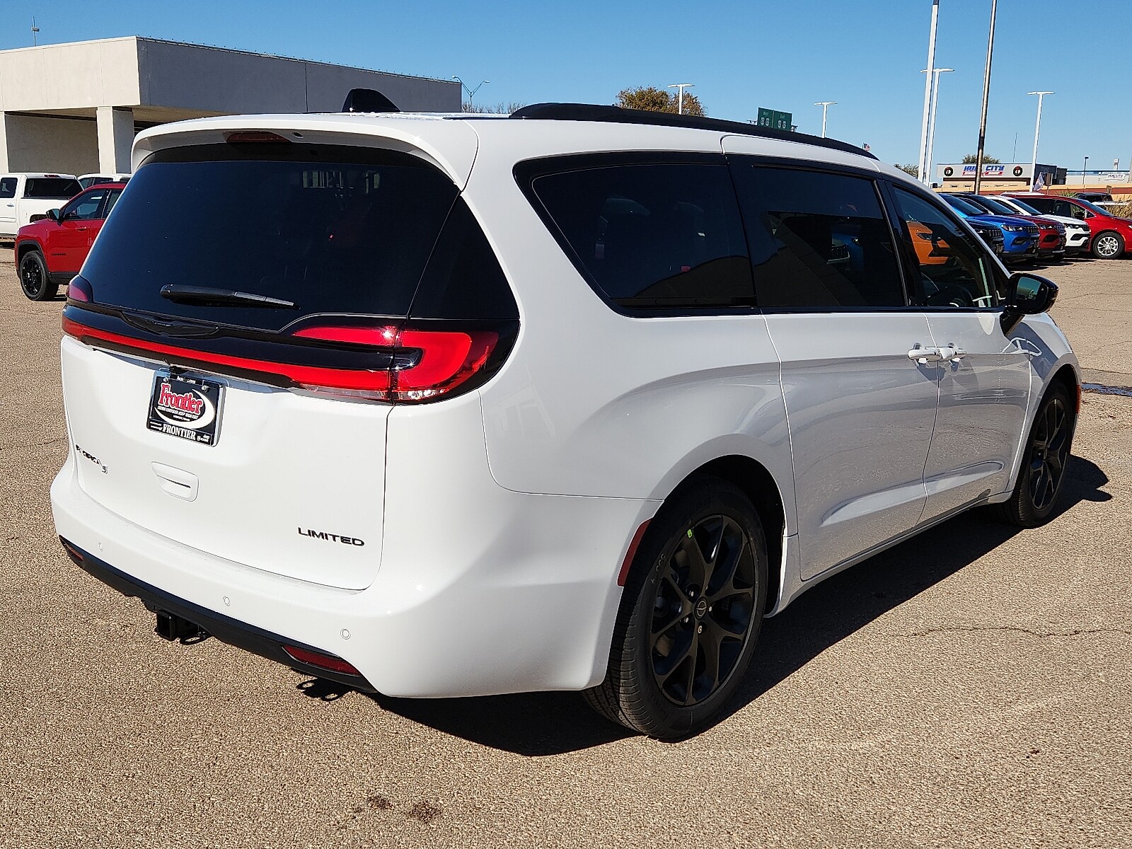 2026 Chrysler Pacifica Limited photo 4