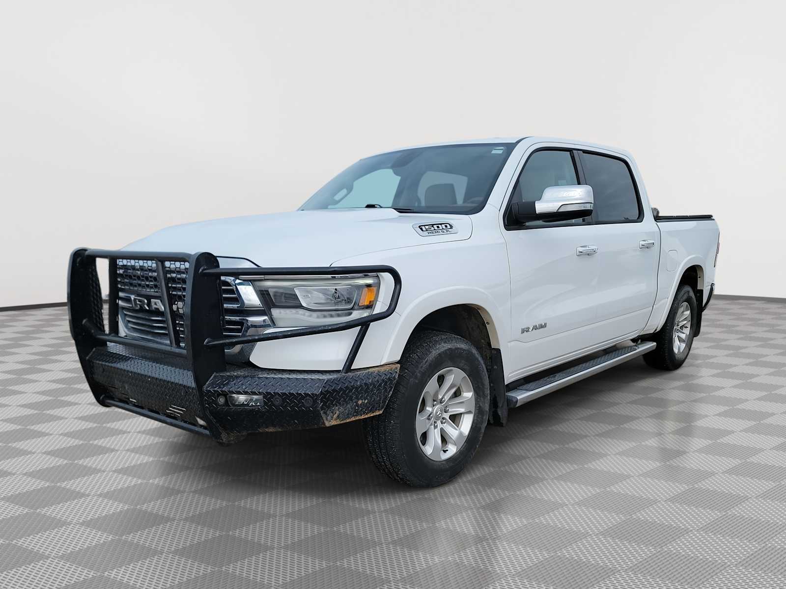 2019 RAM 1500 Laramie 4x4 Crew Cab 5'7's photo