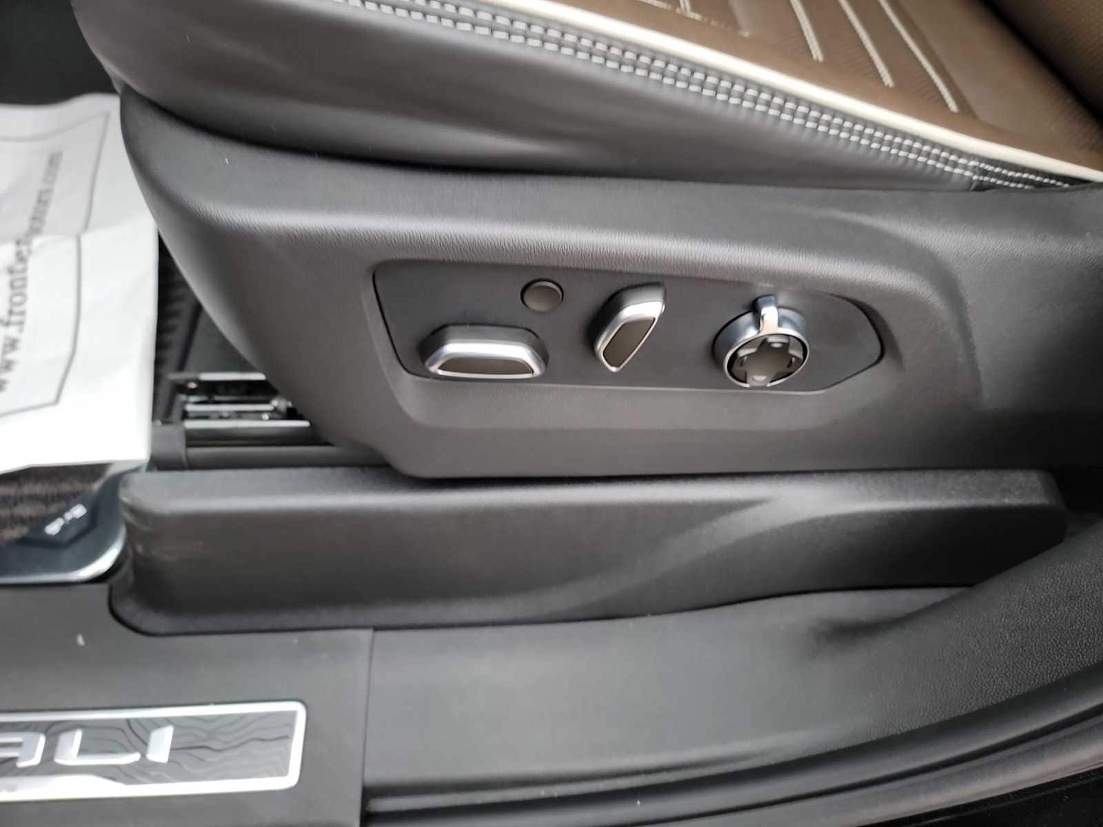 2026 GMC Yukon XL Denali Ultimate - Photo 12