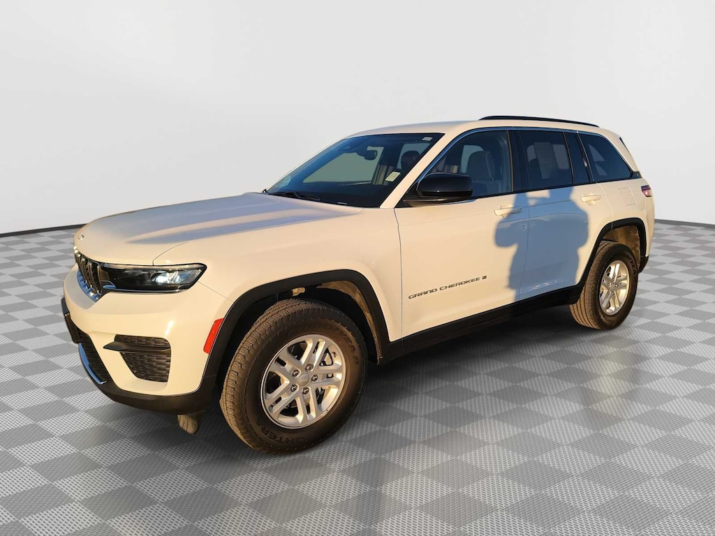 Used 2024 Jeep Grand Cherokee Laredo SUV