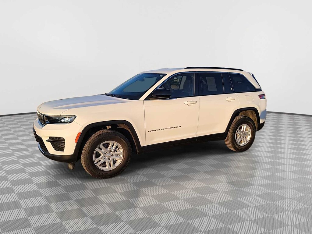 Used 2024 Jeep Grand Cherokee Laredo SUV