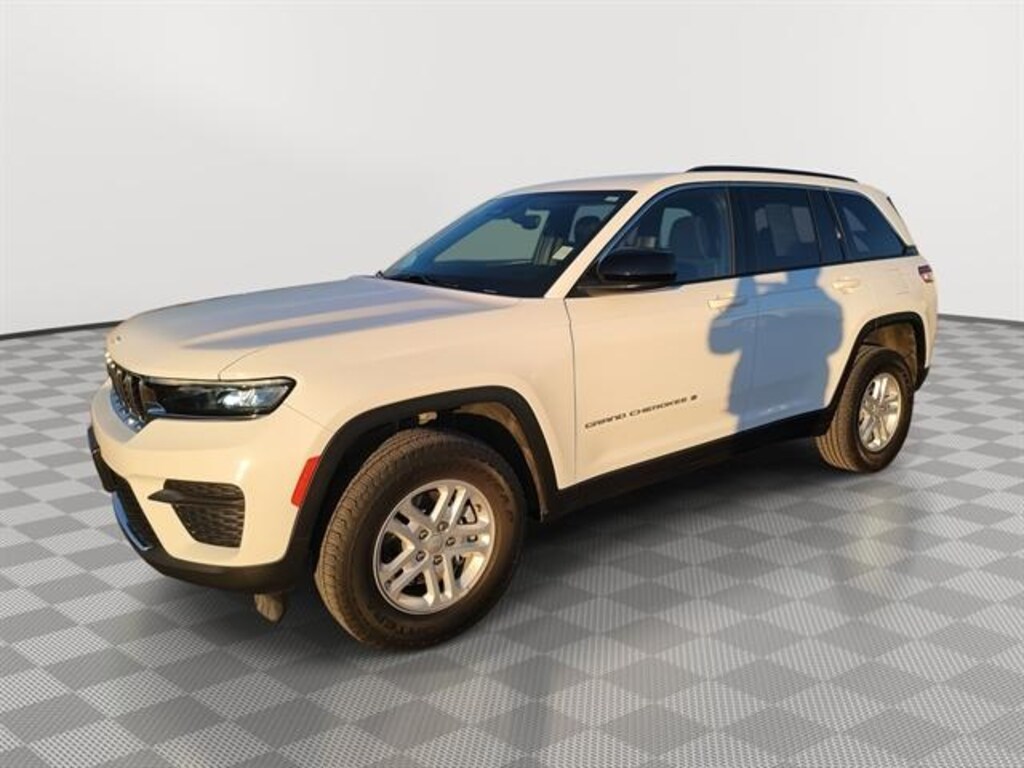 Used 2024 Jeep Grand Cherokee Laredo SUV
