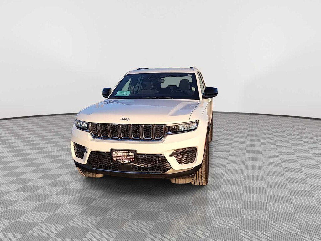 Used 2024 Jeep Grand Cherokee Laredo SUV