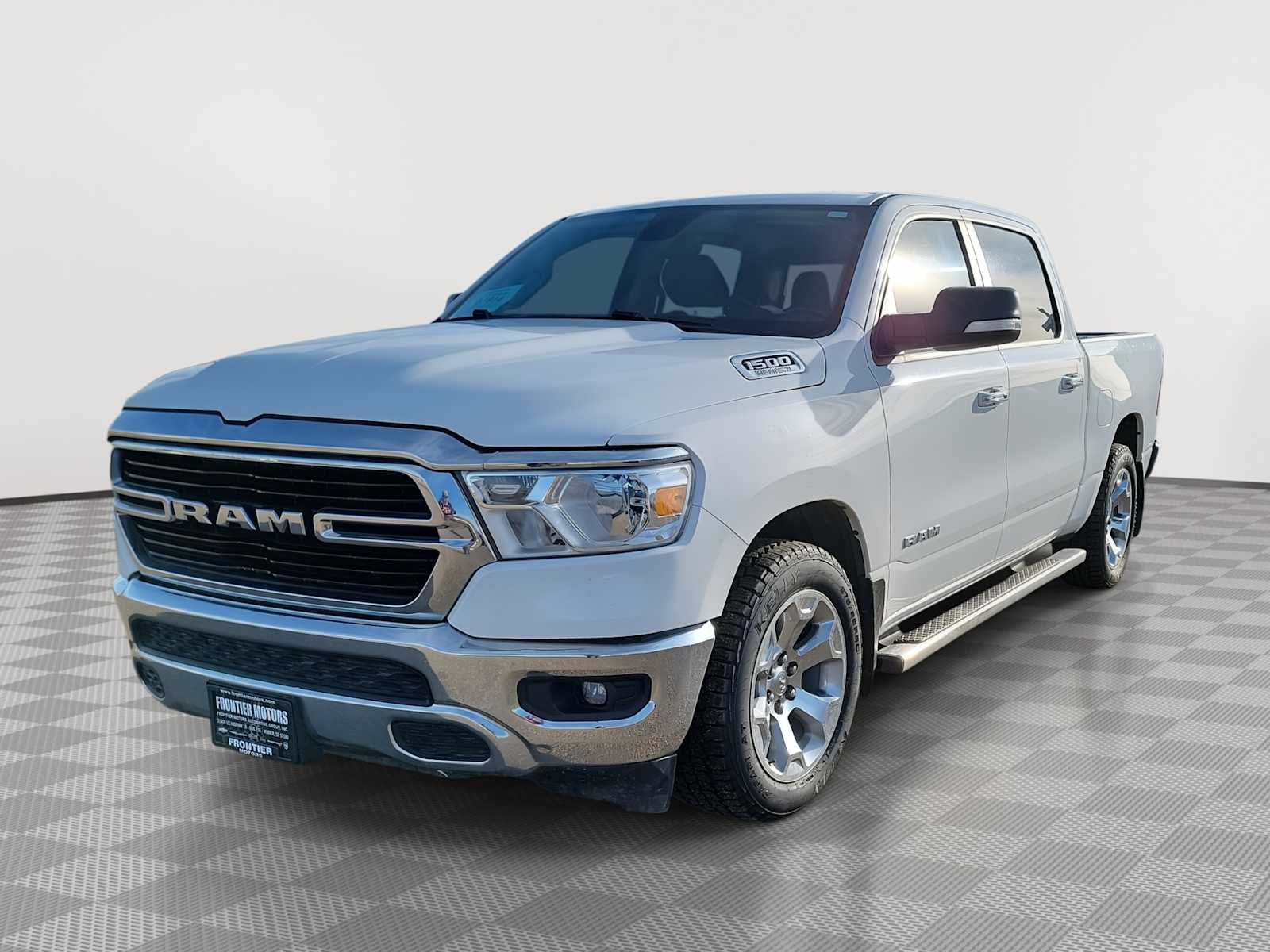 2019 RAM 1500 Big Horn/Lone Star 4x4 Crew Cab 5'7's photo