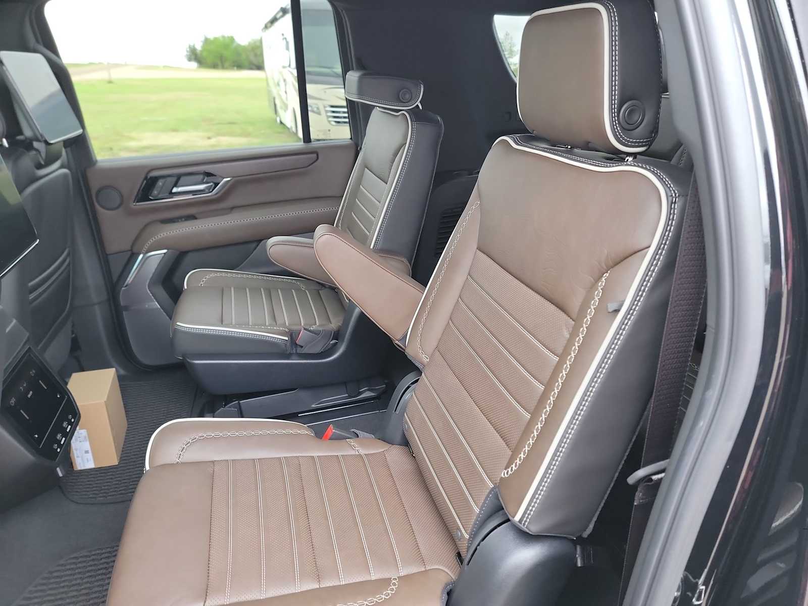2026 GMC Yukon XL Denali Ultimate - Photo 23