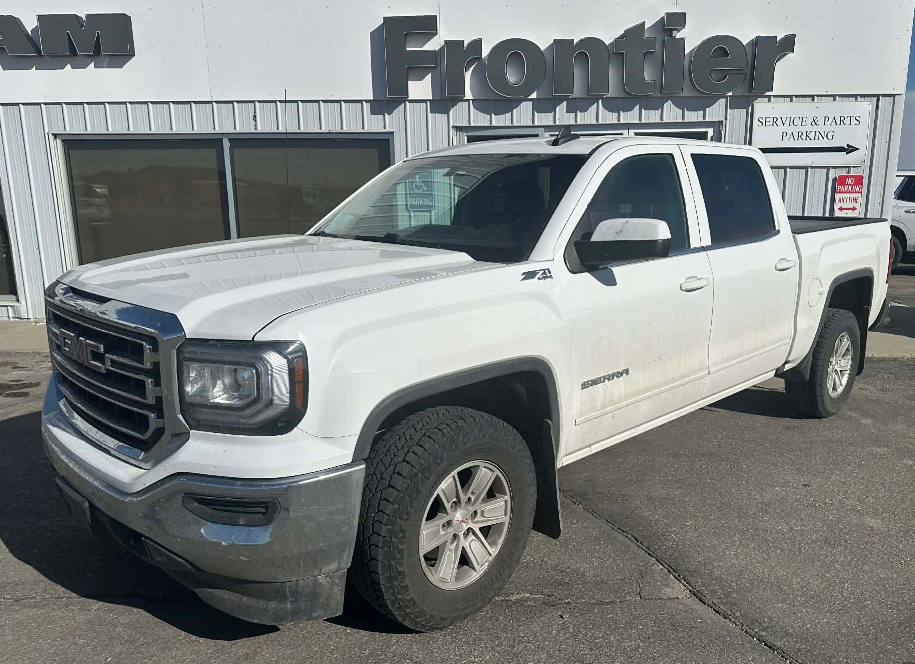 2018 GMC Sierra 4WD Crew Cab Short Box SLE's photo