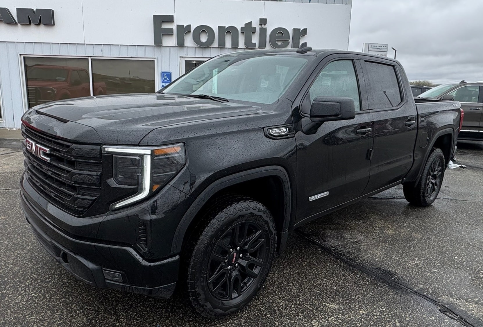 2026 GMC Sierra 4WD Crew Cab Short Box Elevation's photo