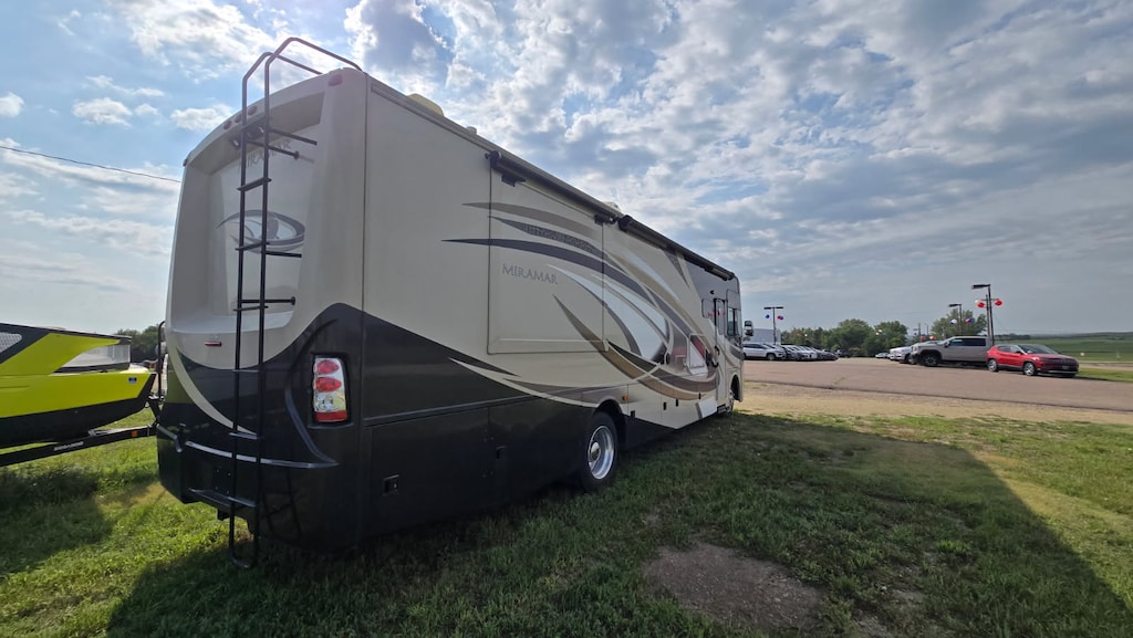 Used 2015 Ford F-53 Motorhome Chassis Base Truck