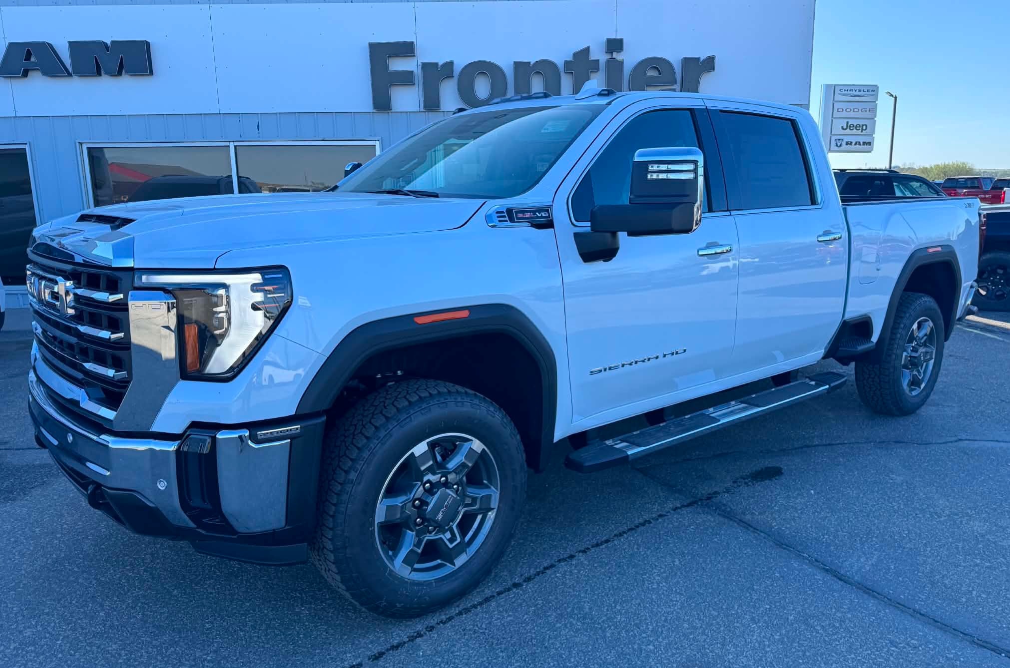 2026 GMC Sierra 4WD Crew Cab Standard Box SLT's photo