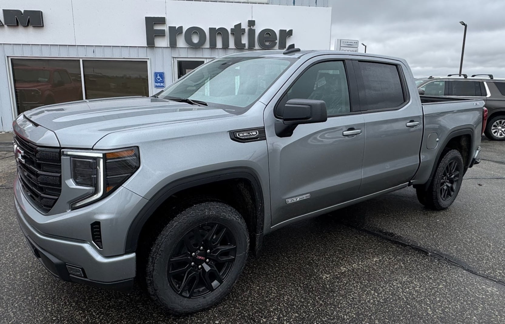 2026 GMC Sierra 4WD Crew Cab Short Box Elevation's photo
