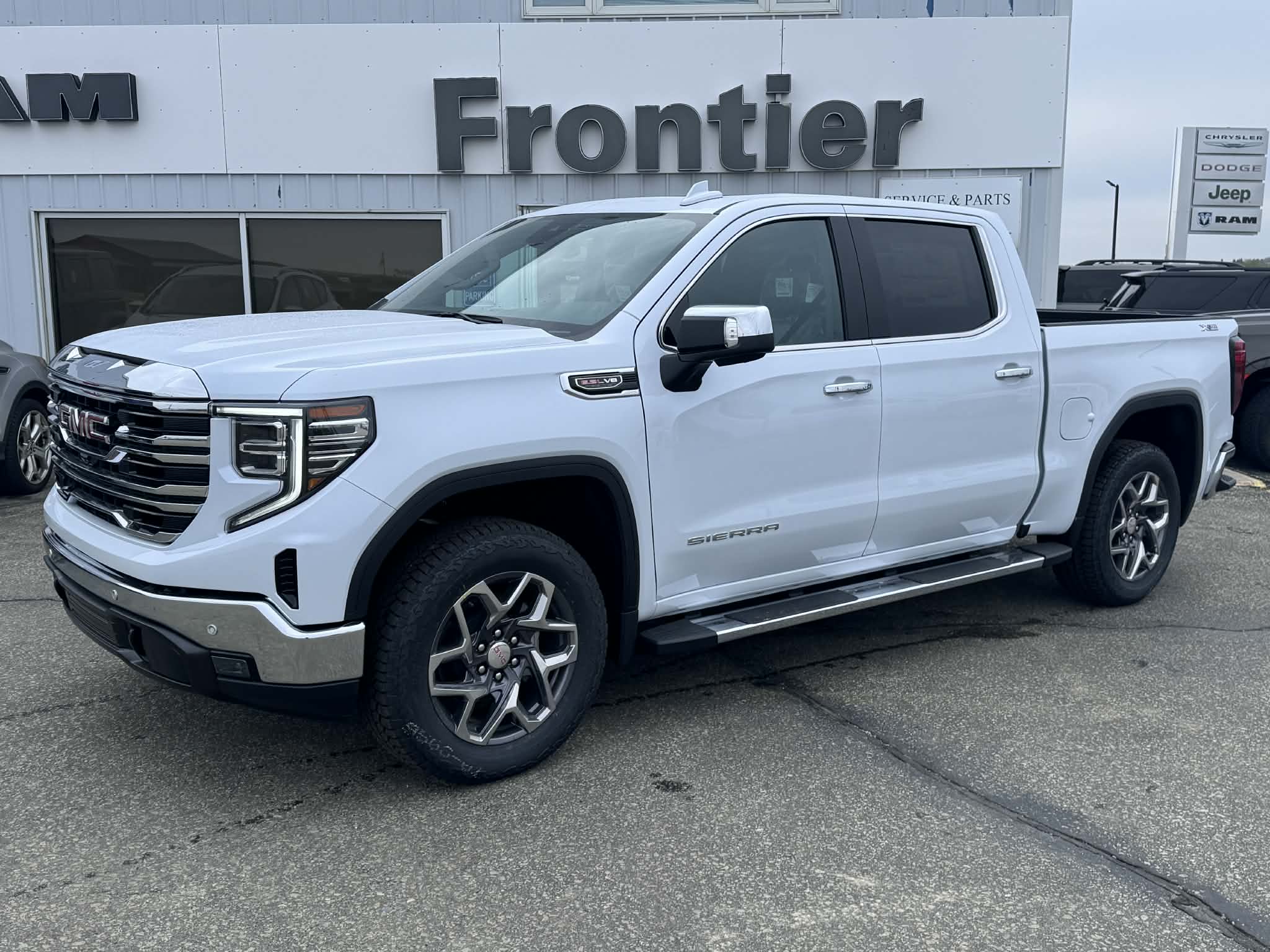 2026 GMC Sierra 4WD Crew Cab Short Box SLT's photo