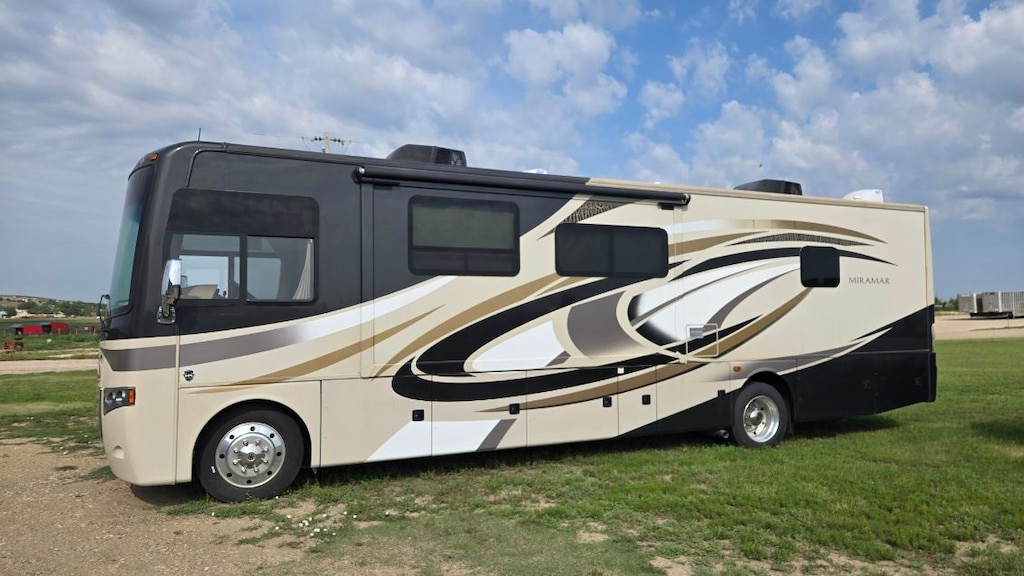 Used 2015 Ford F-53 Motorhome Chassis Base Truck