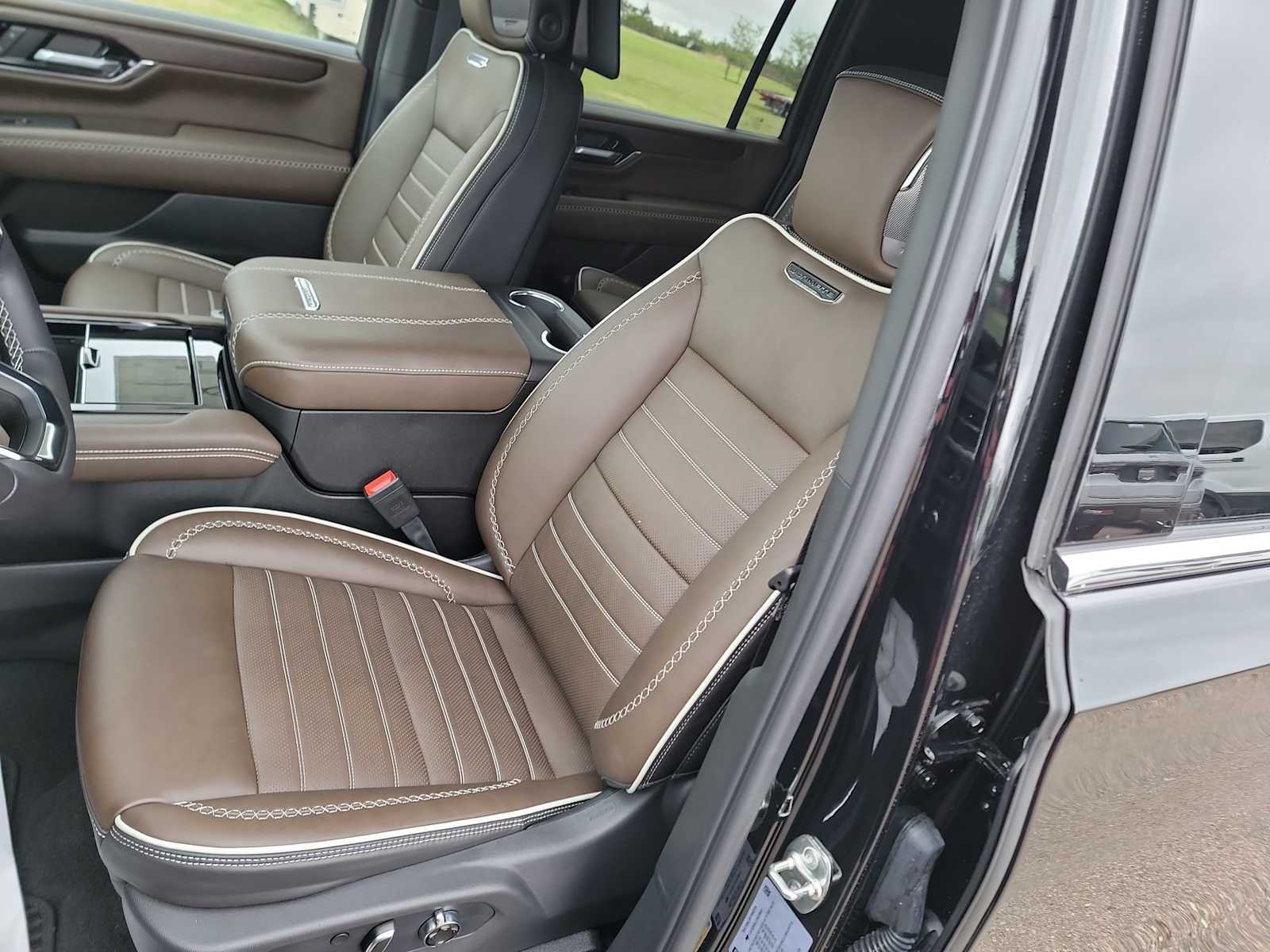 2026 GMC Yukon XL Denali Ultimate - Photo 11