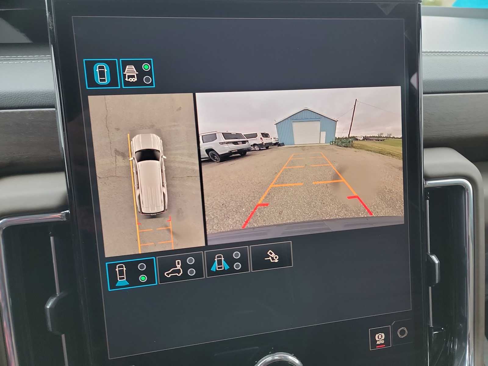 2026 GMC Yukon XL Denali Ultimate - Photo 17