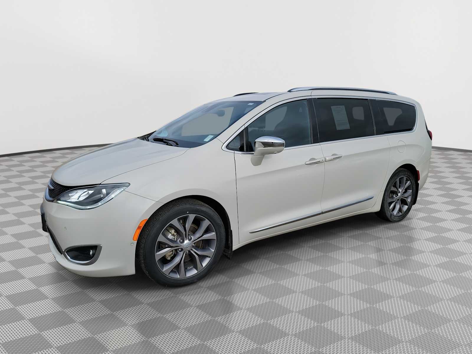 2020 Chrysler Pacifica Limited 35th Anniversary's photo