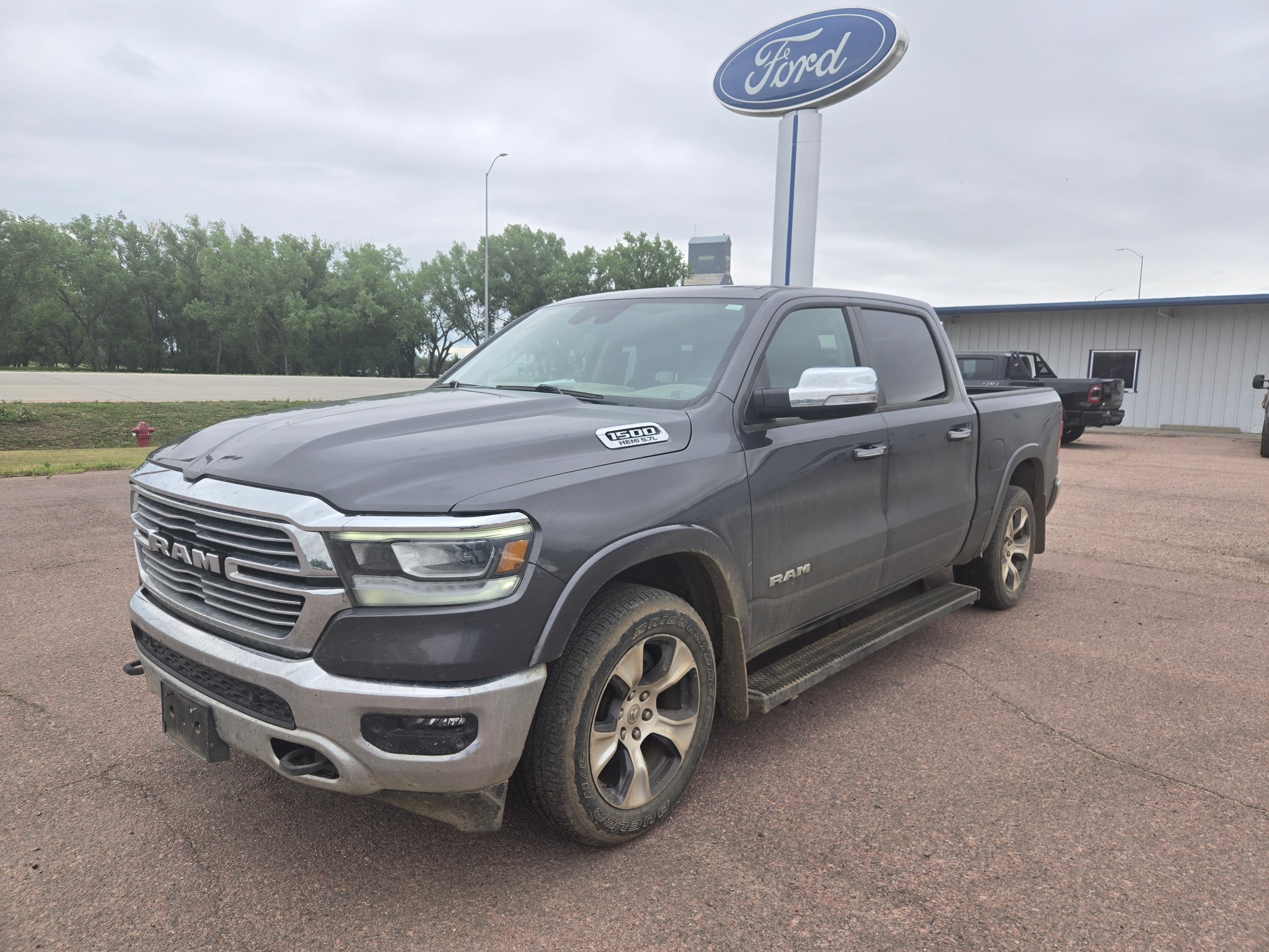 2022 RAM 1500 Laramie 4x4 Crew Cab 5'7's photo