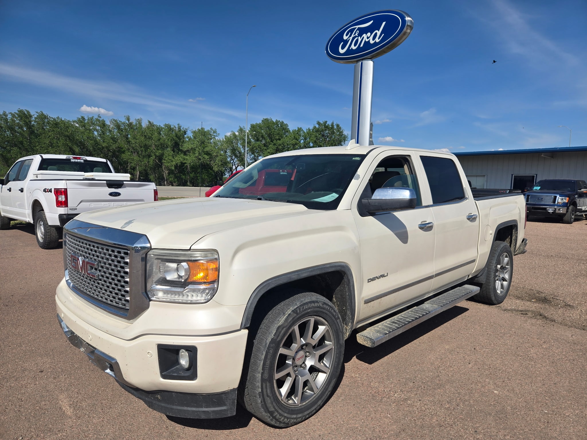 2015 GMC Sierra 4WD Crew Cab Short Box's photo