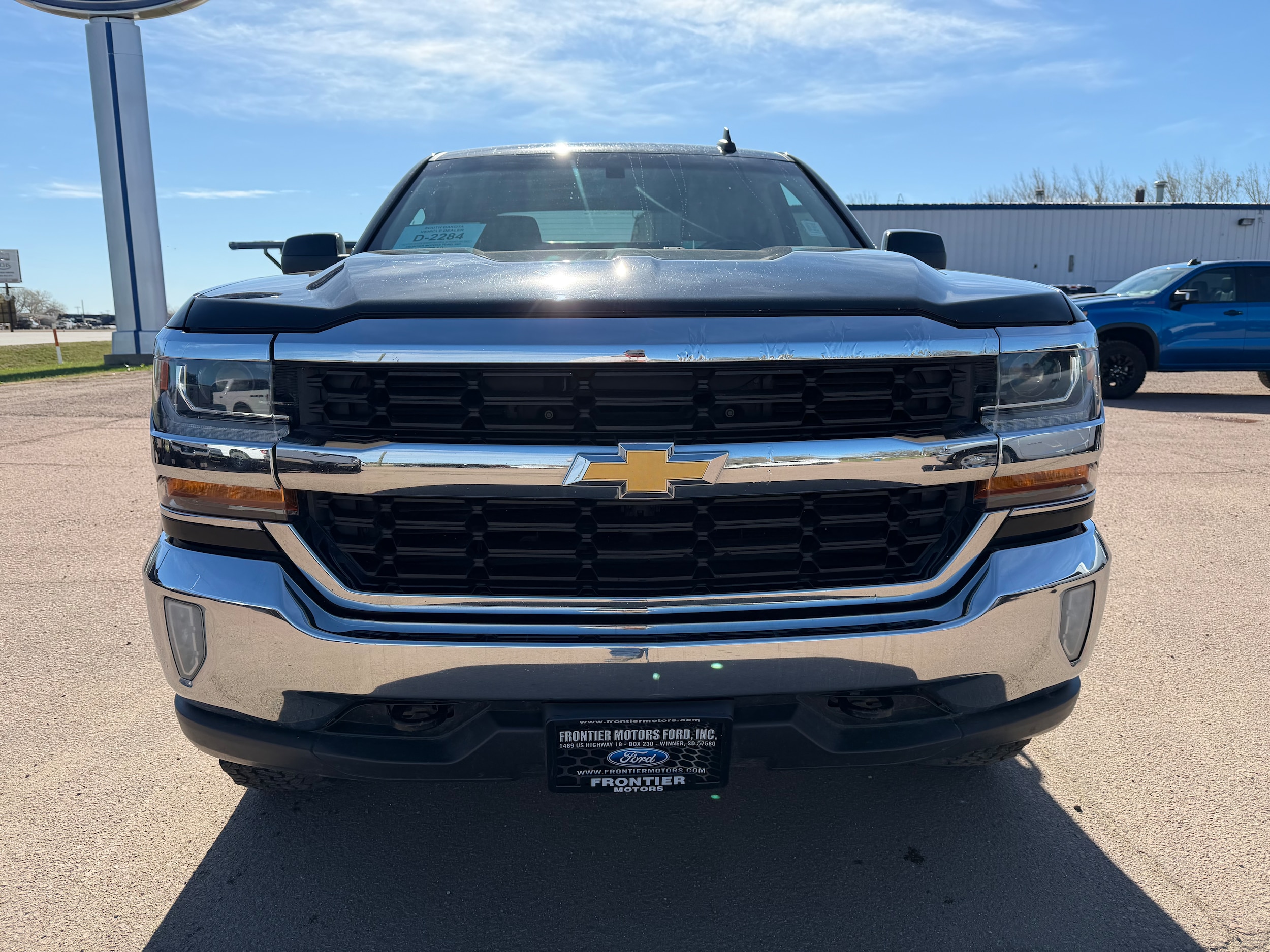 Used 2018 Chevrolet Silverado 1500 LT with VIN 1GCVKREC8JZ112310 for sale in Winner, SD