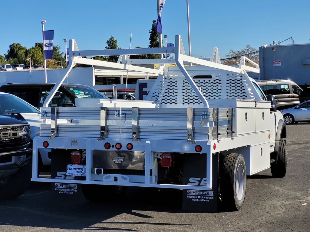2024 Ford F-550 photo 4